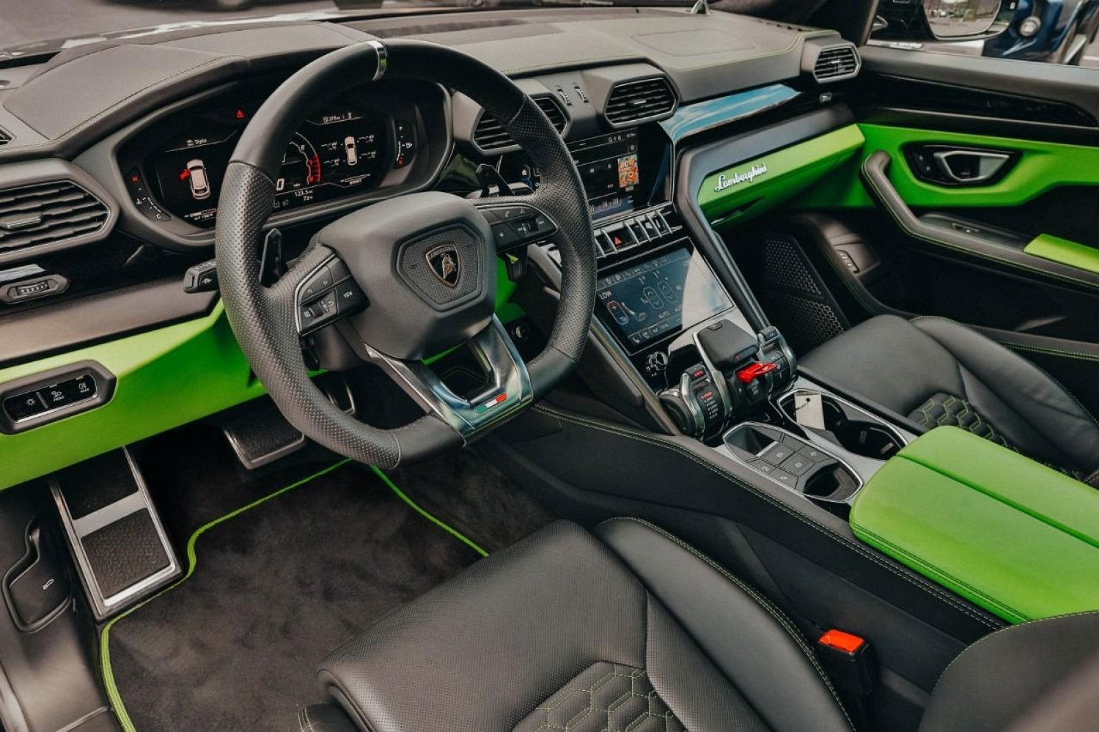 2022 Lamborghini Urus Graphite Capsule